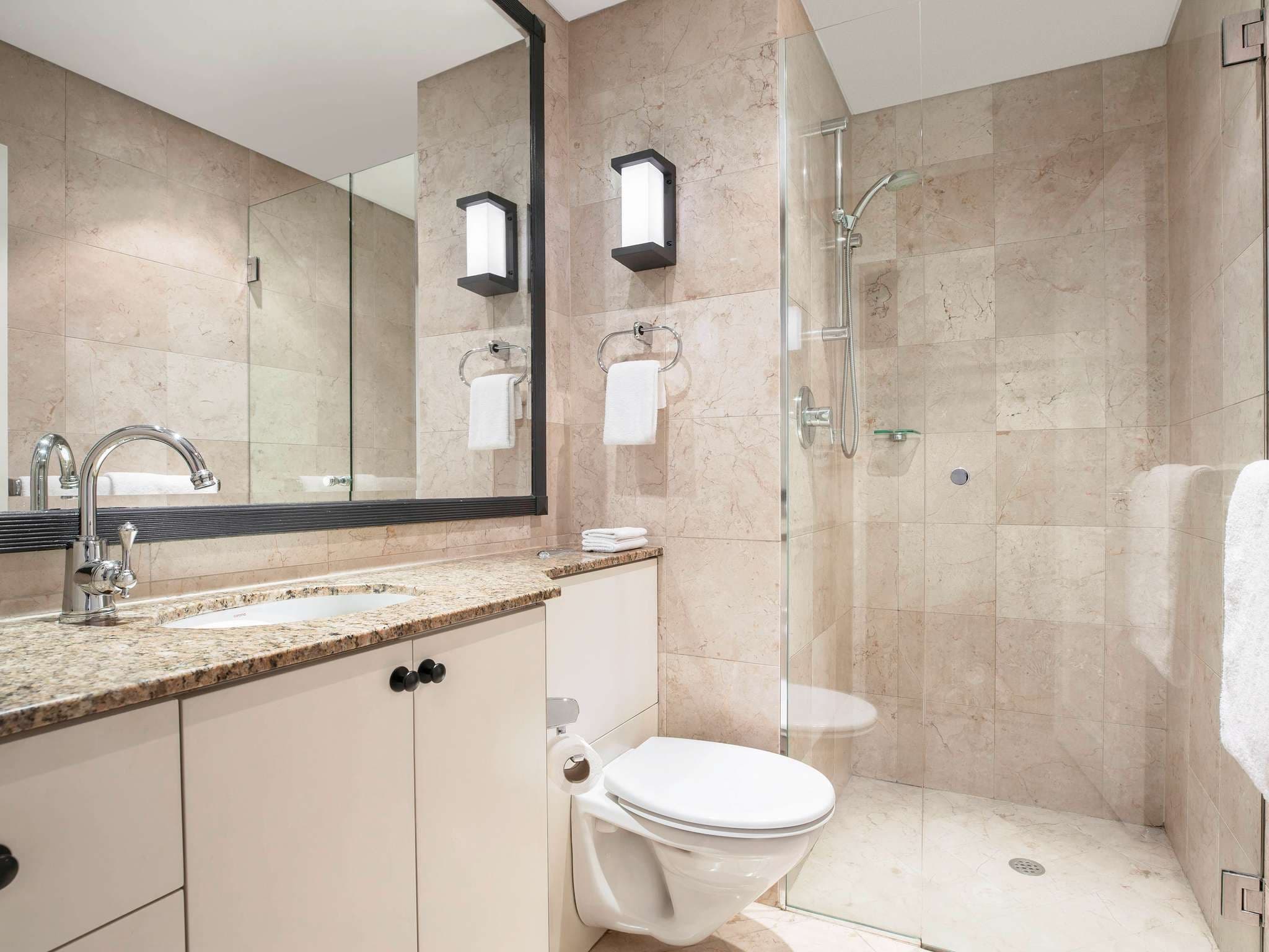 Mantra 2 Bond Street Sydney