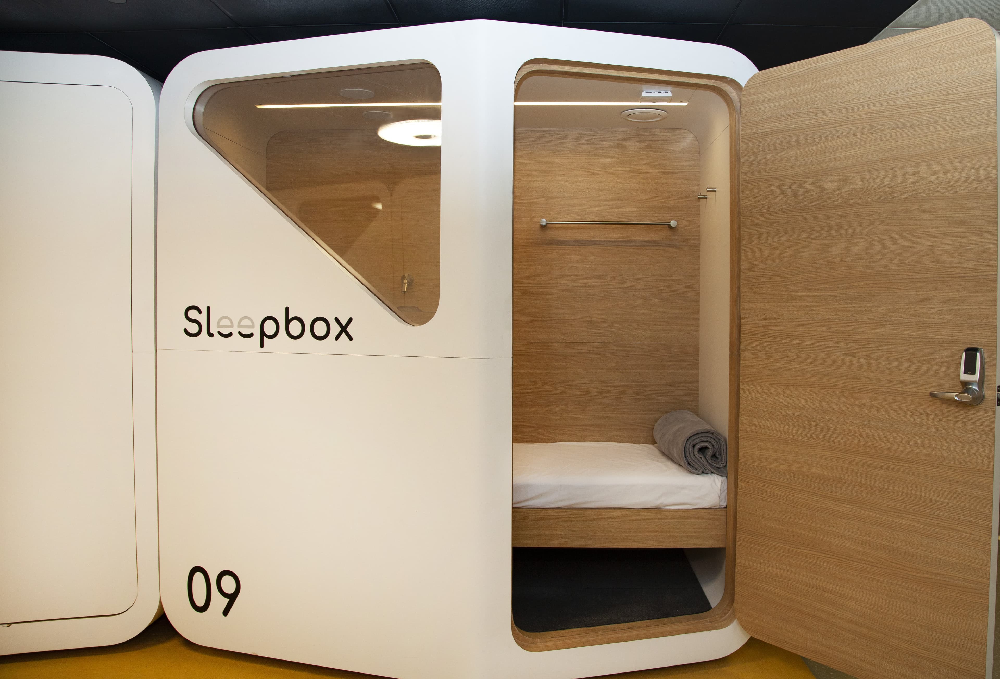 Sleepbox Lounge IAD