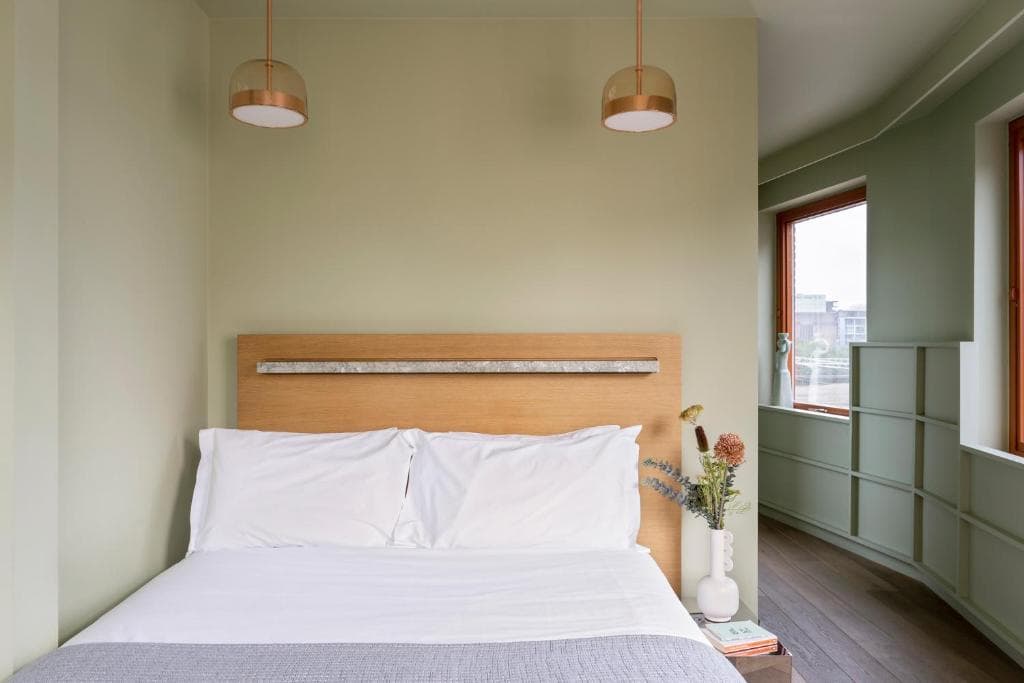 Locke at Broken Wharf