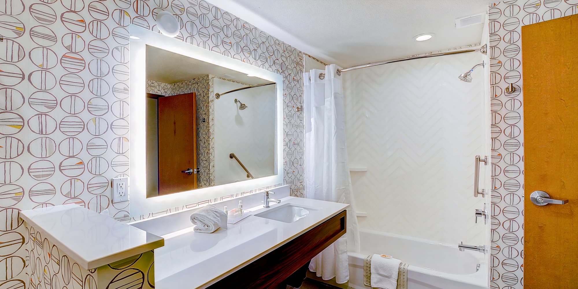 Holiday Inn Salem (I-93 at Exit 2) by IHG