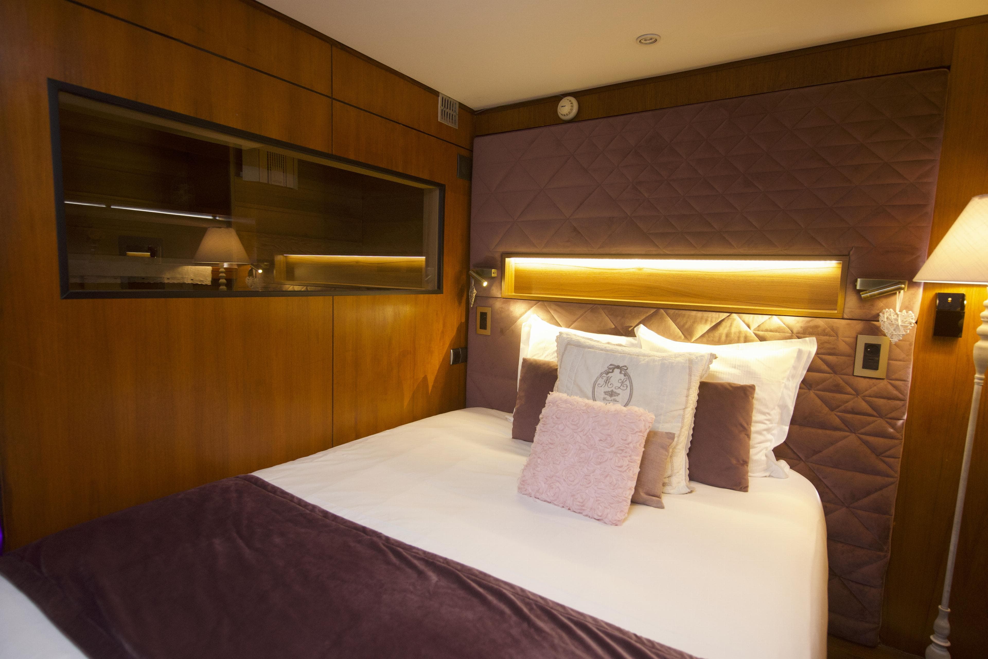 VIP Paris Yacht Hôtel