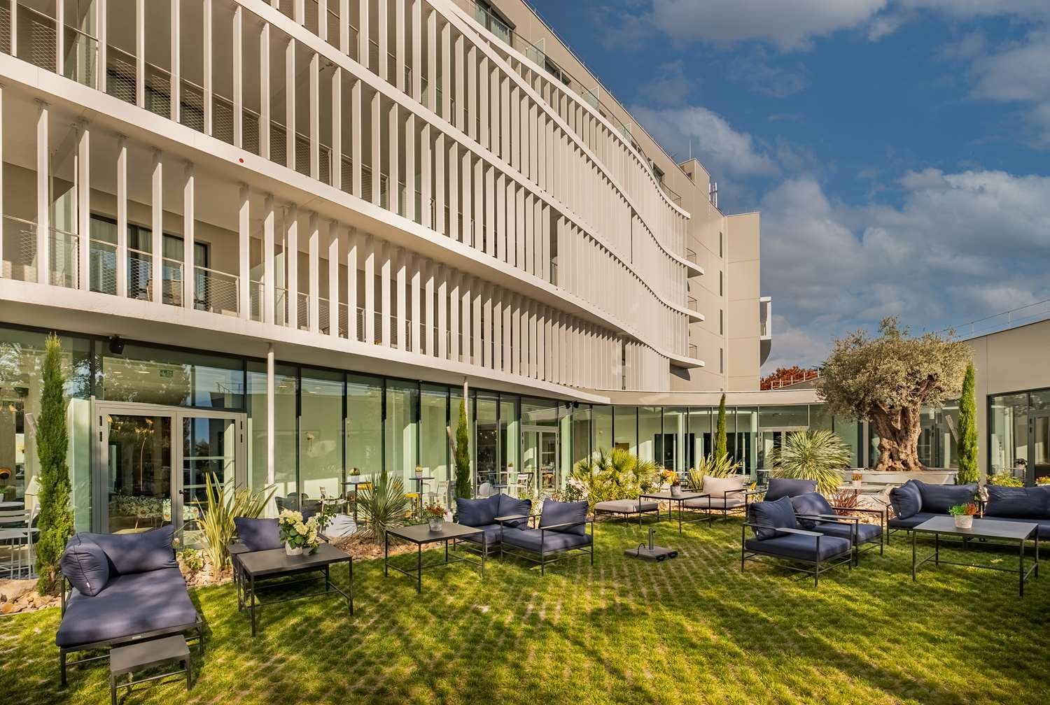 Golden Tulip Lyon Ouest Techlid Hotel & Spa