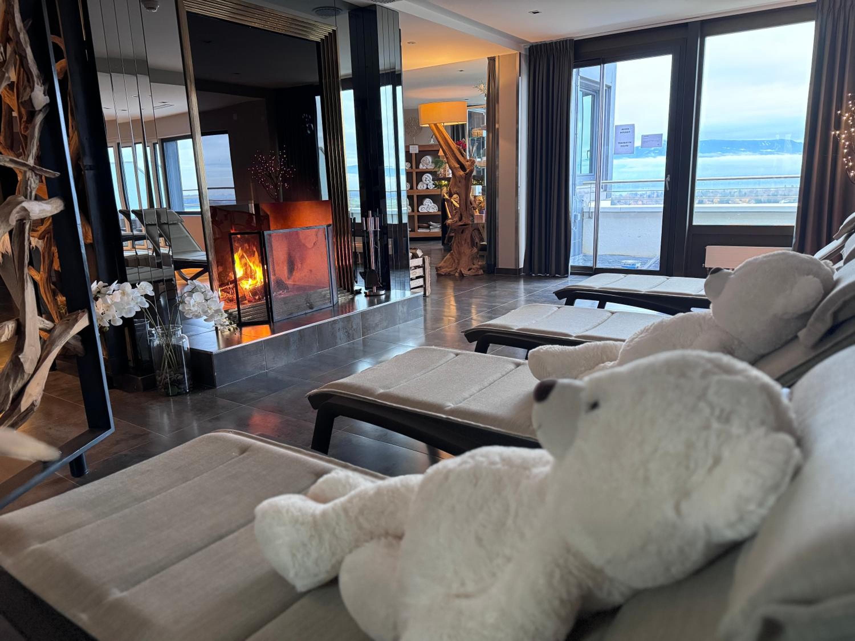 Everness Hotel & Resort