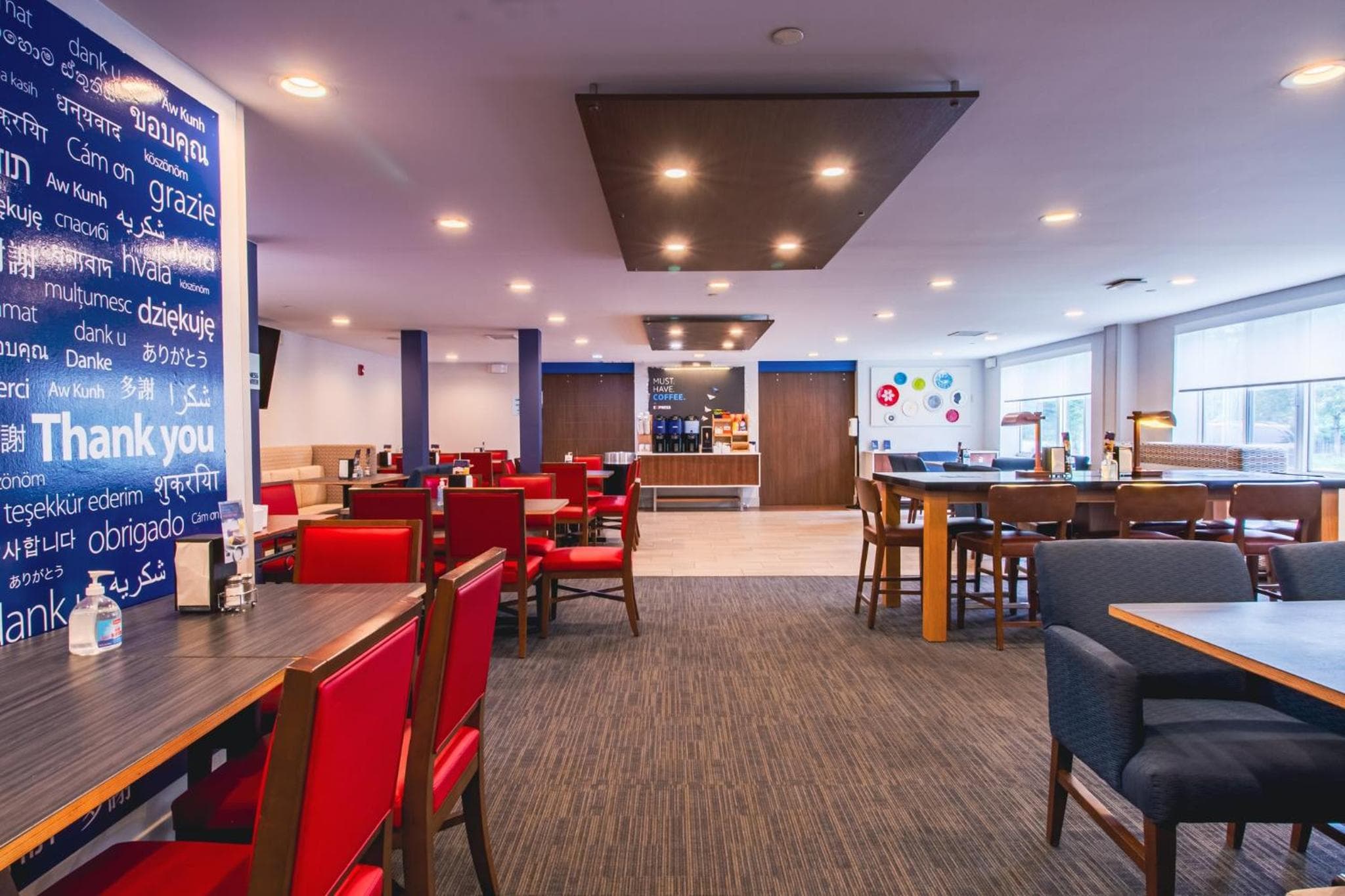 Holiday Inn Express & Suites - Lincoln East - White Mountains, an IHG Hotel