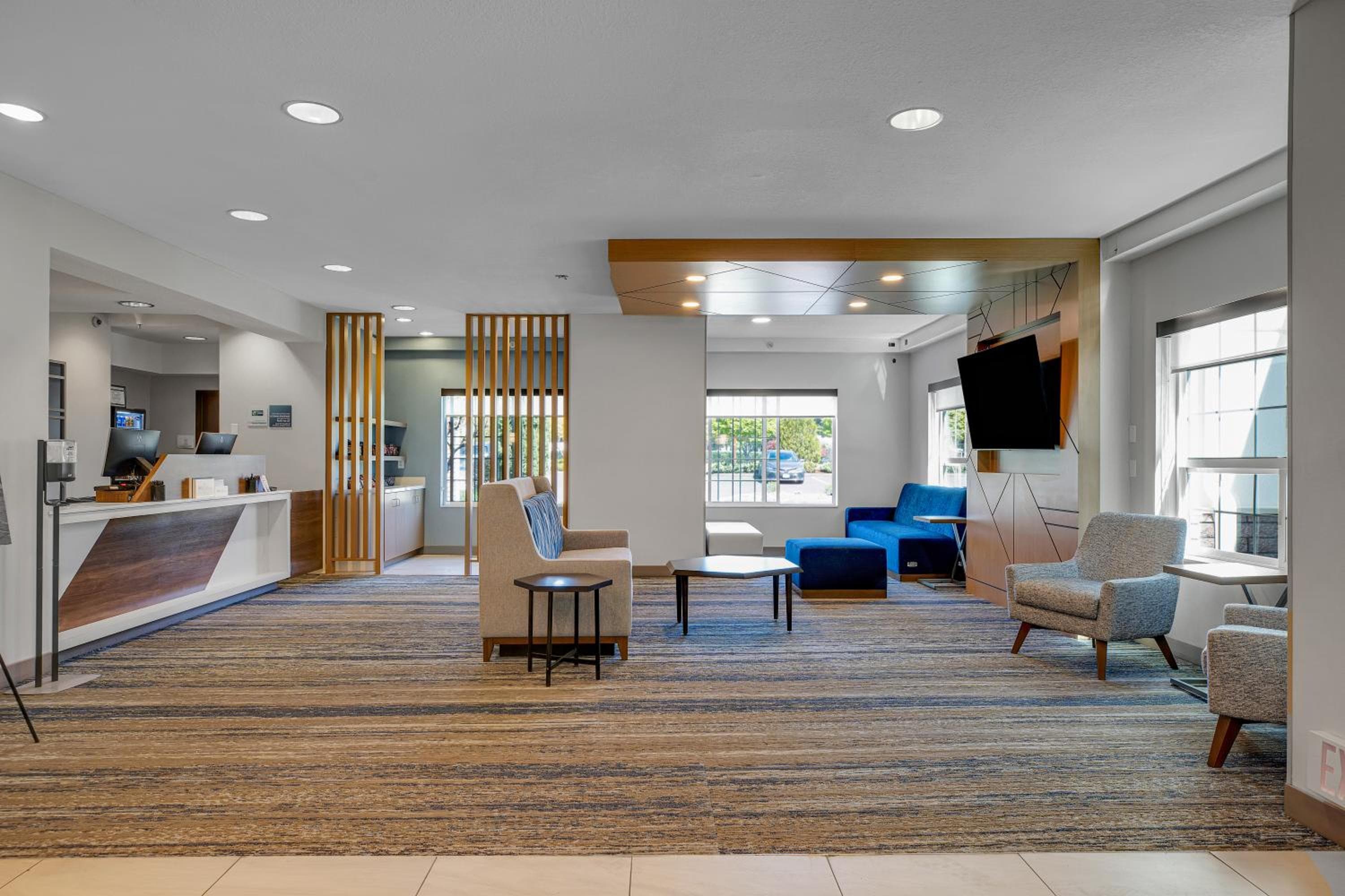 Holiday Inn Express Hotel & Suites Portland - Jantzen Beach, an IHG Hotel