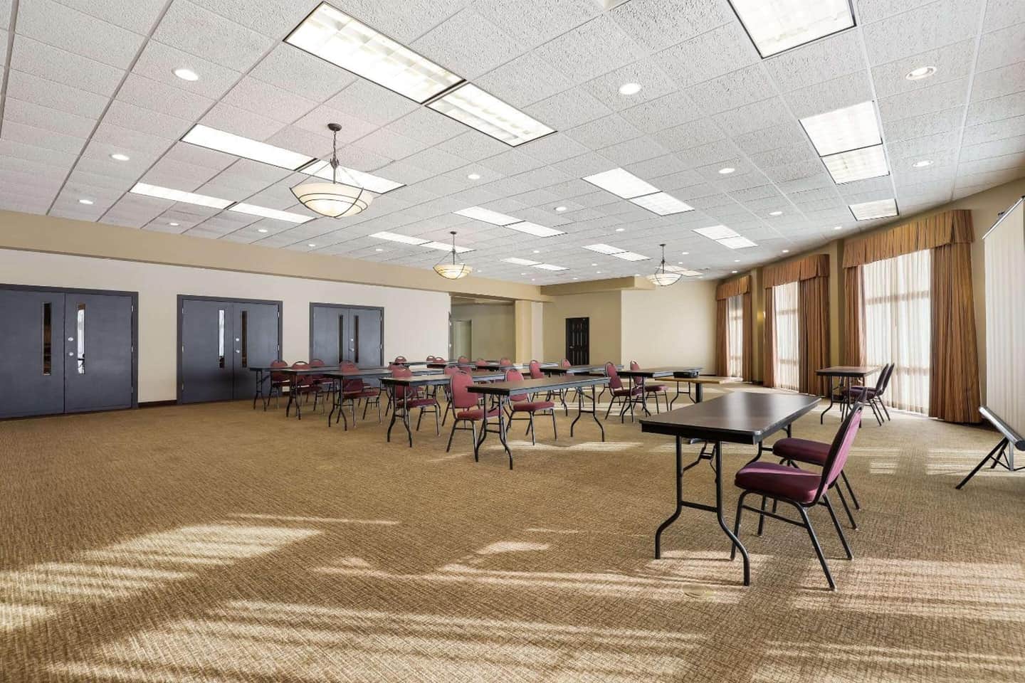 MainStay Suites Fitchburg - Madison