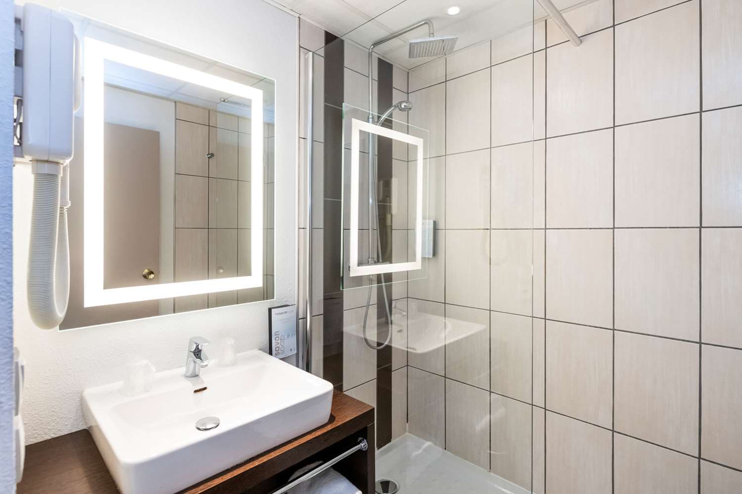 Campanile Reims Centre - Cathédrale