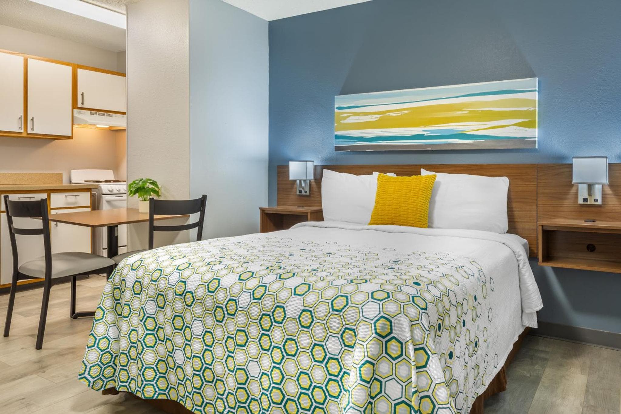 HomeTowne Studios & Suites by Red Roof Greensboro