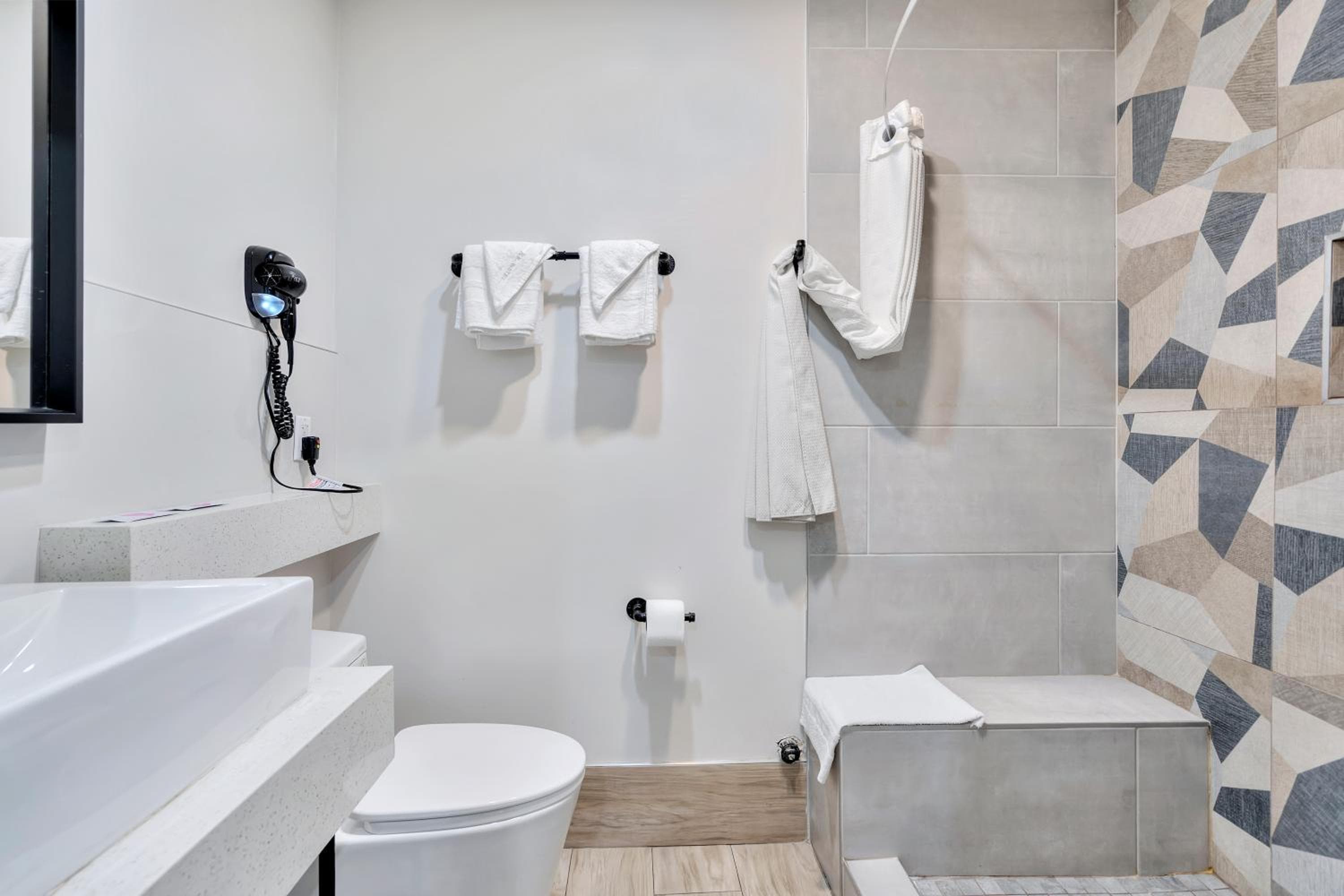 Royal Hawaiian Inn - Mid City