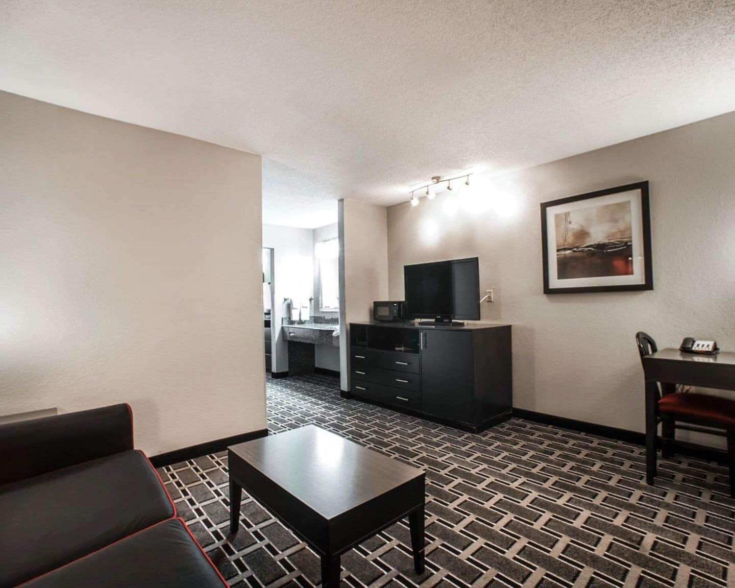 Comfort Suites Nashville Airport - BNA