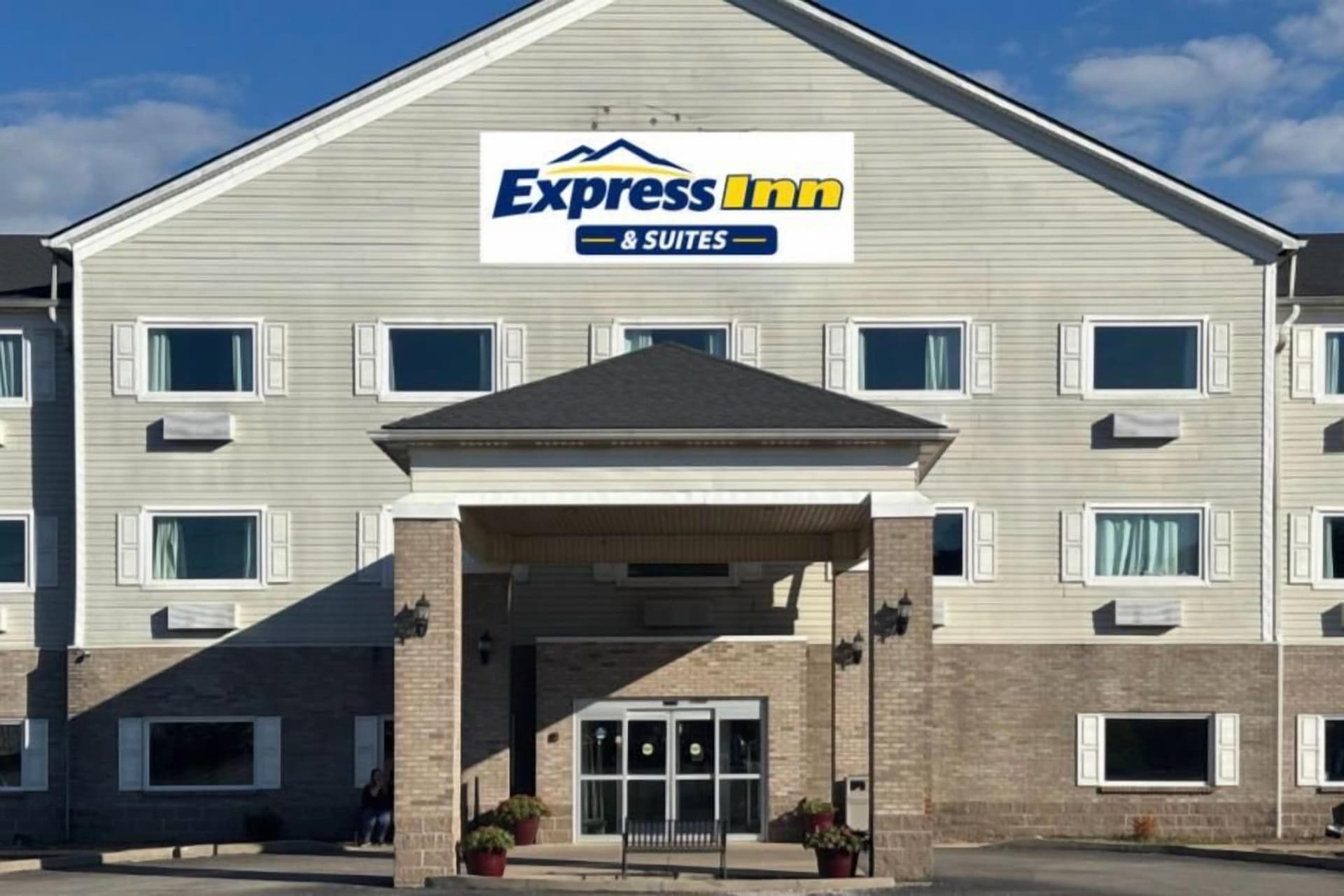 Express Inn and Suites - Greendale