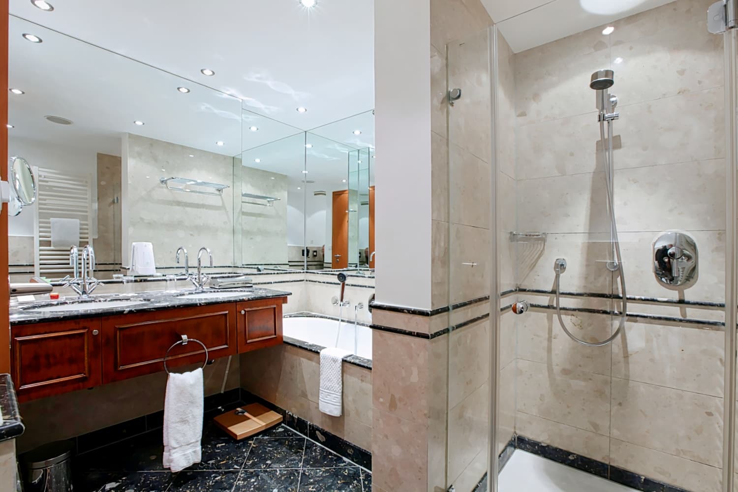 Lindner Hotel & Residence Main Plaza